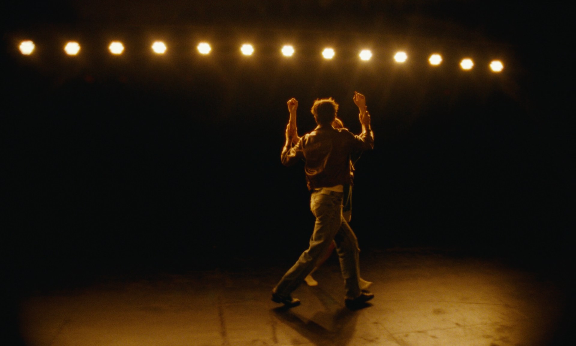 Lizzy Mcalpine • Pushing it Down and Praying